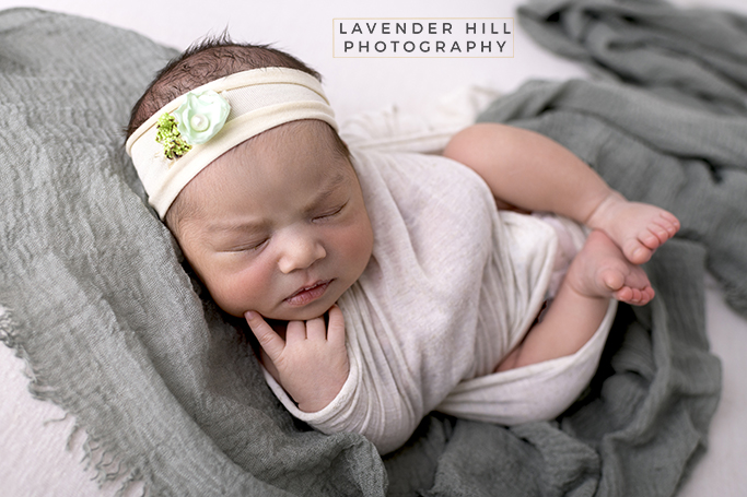 Professional Newborn Photographer – is it important to hire a specialist in that field?